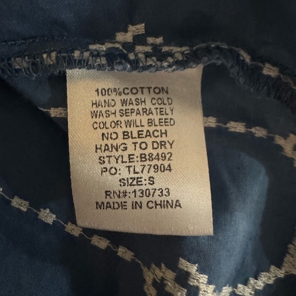 Umgee Boho Chic Embroidered Tie Front Ruffled 3/4 Sleeve Blouse size Small USA - Picture 8 of 9